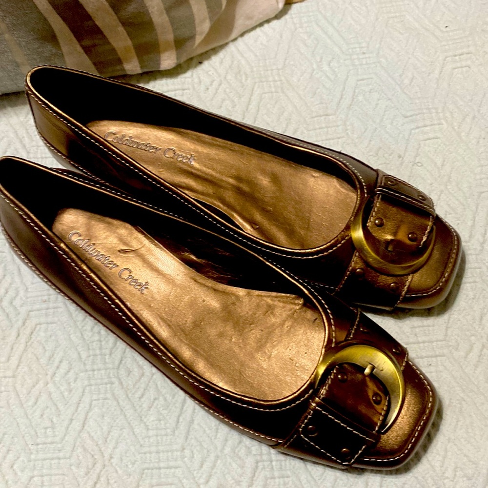 Coldwater Creek metalícese finish flats with oversized buckle on toes. Size 8M